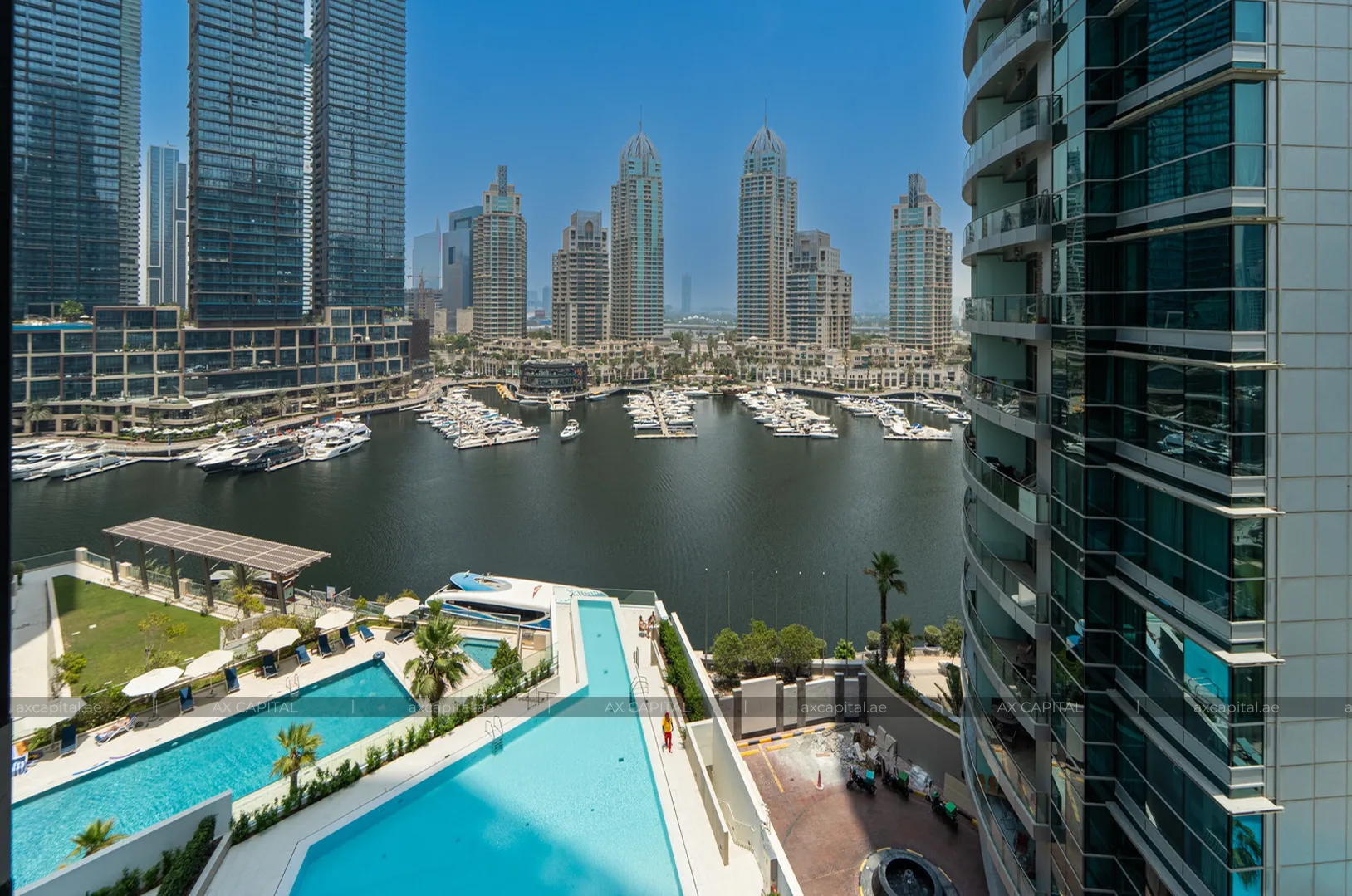 شقة عدد غرف النوم فيها: 1، في Liv Marina, دبي, الإمارات العربية المتحدة (axc-3993890) 1