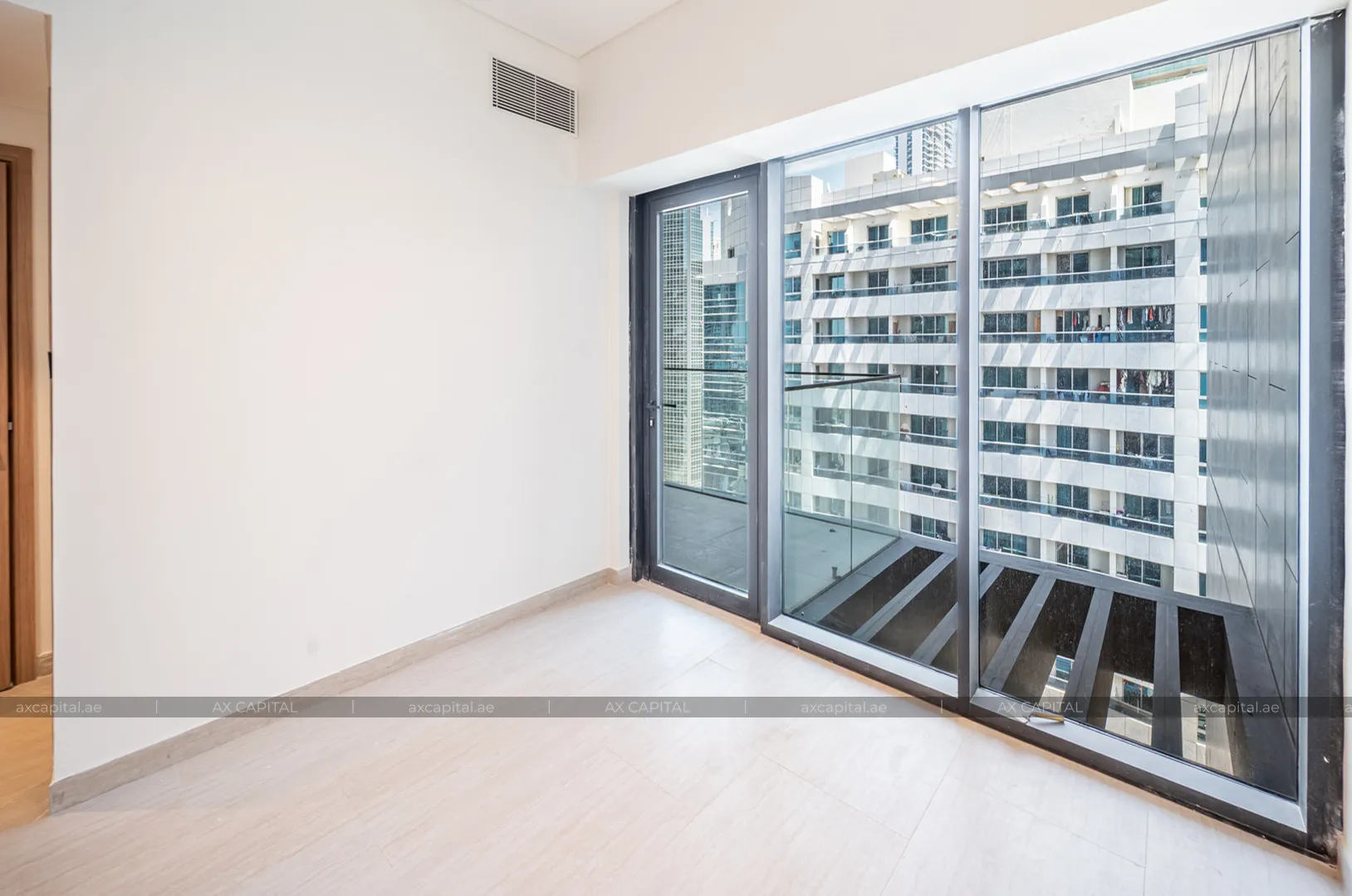 Apartamento con 1 dormitorio en Marina Living, Dubai, EAU (axc-3991747) 2
